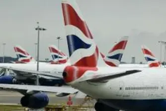 British Airways води преговори за сливане с Qantas