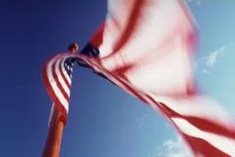 Търговският дефицит на САЩ нараства през април след рекорден внос на петрол