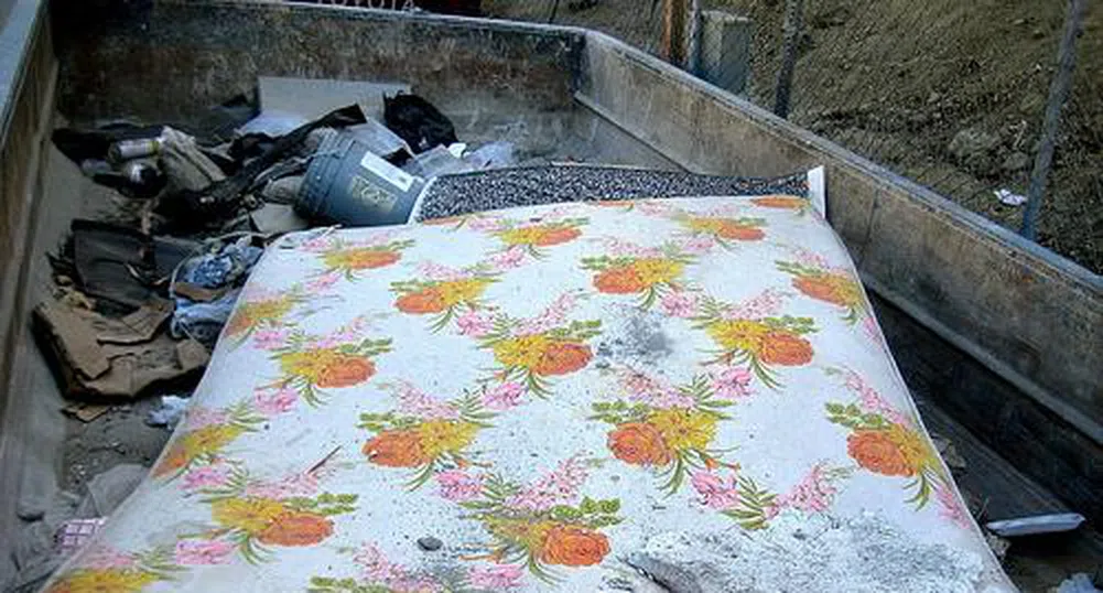 Израелка изхвърли матрак с 1 млн. долара на сметището