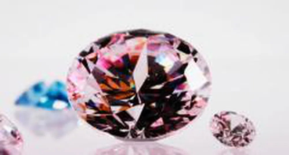 Диамантен блясък, шампанско и яхти на изложението LUX ONLY