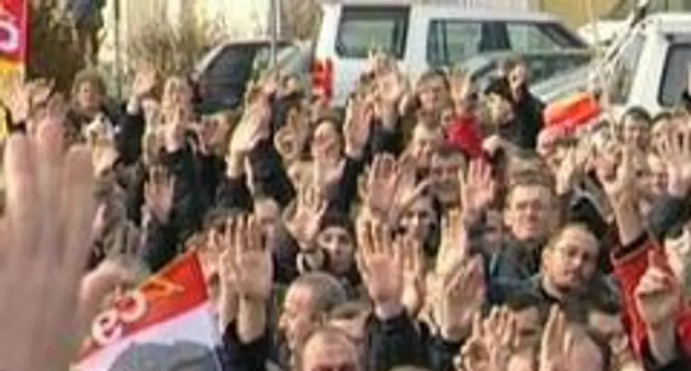 Във Франция започна общонационална стачка