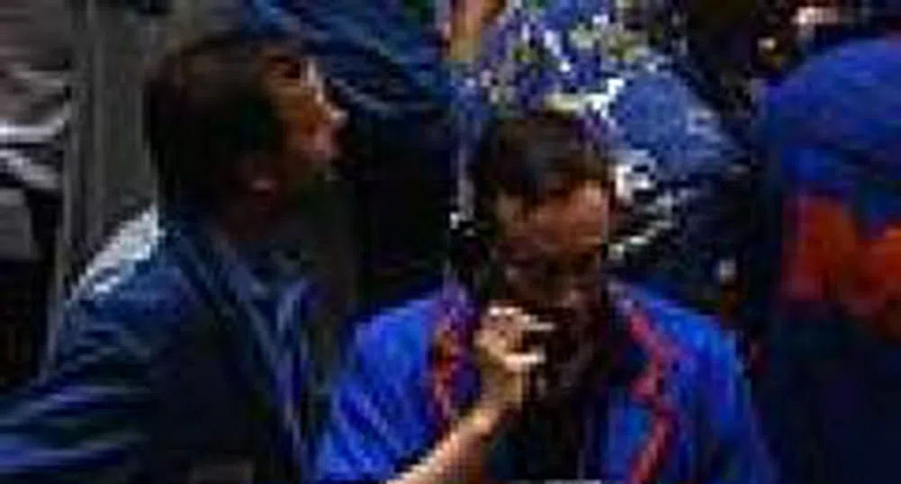 Петролът се понижава след достигането на нова рекордна стойност