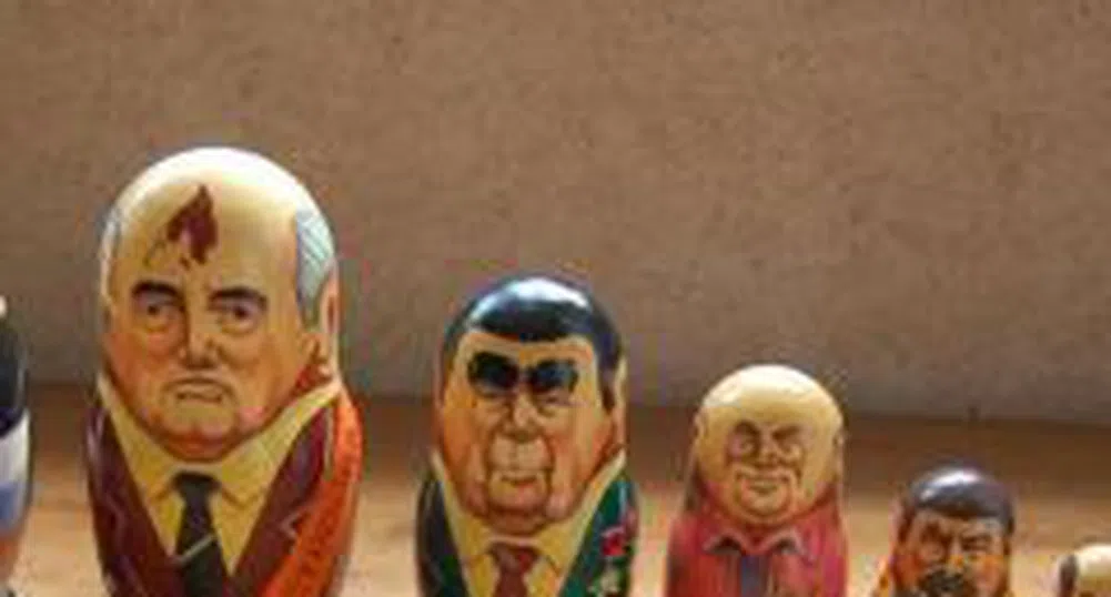 Новият символ на Берлускони - матрьошка