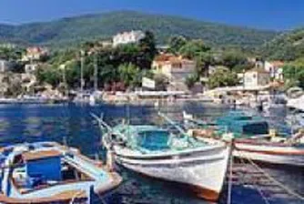 Пожарите в Гърция не са засегнали сериозно туристическия поток в страната