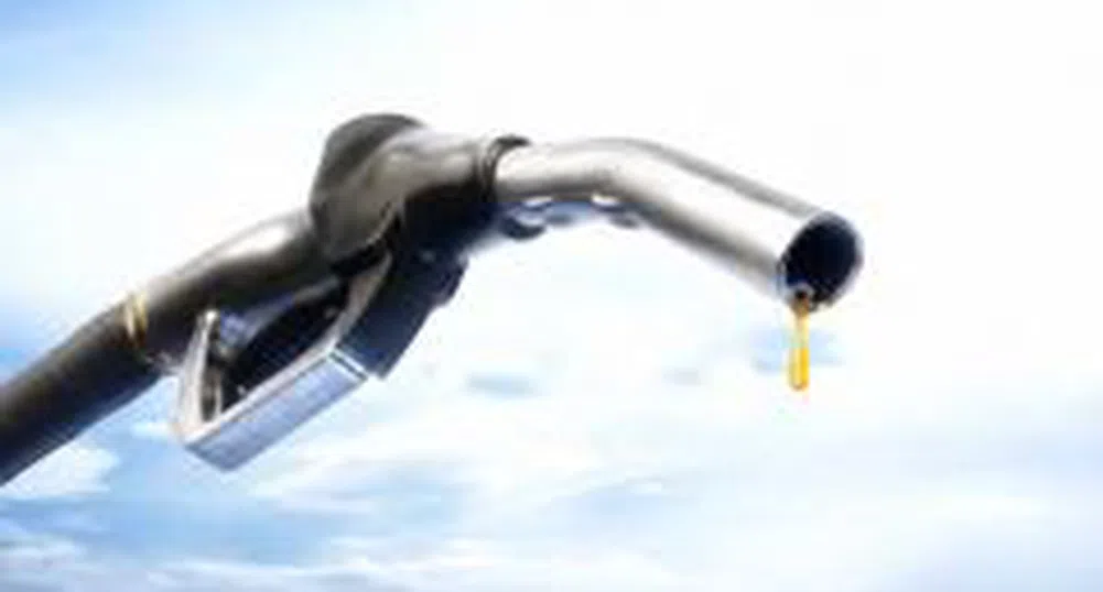 Няма да променят акциза върху горивата до 2011 г., заяви Мутафчиев