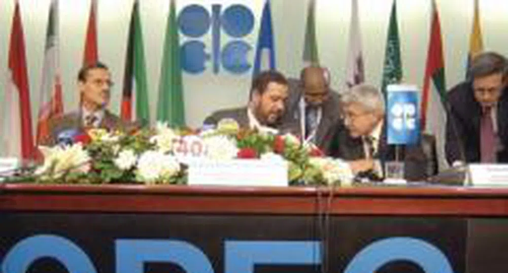 Петролът до нов рекорд при близо 142 долара за барел