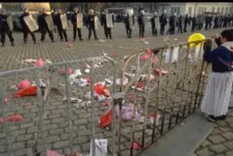 Протестите пред НС продължават и днес