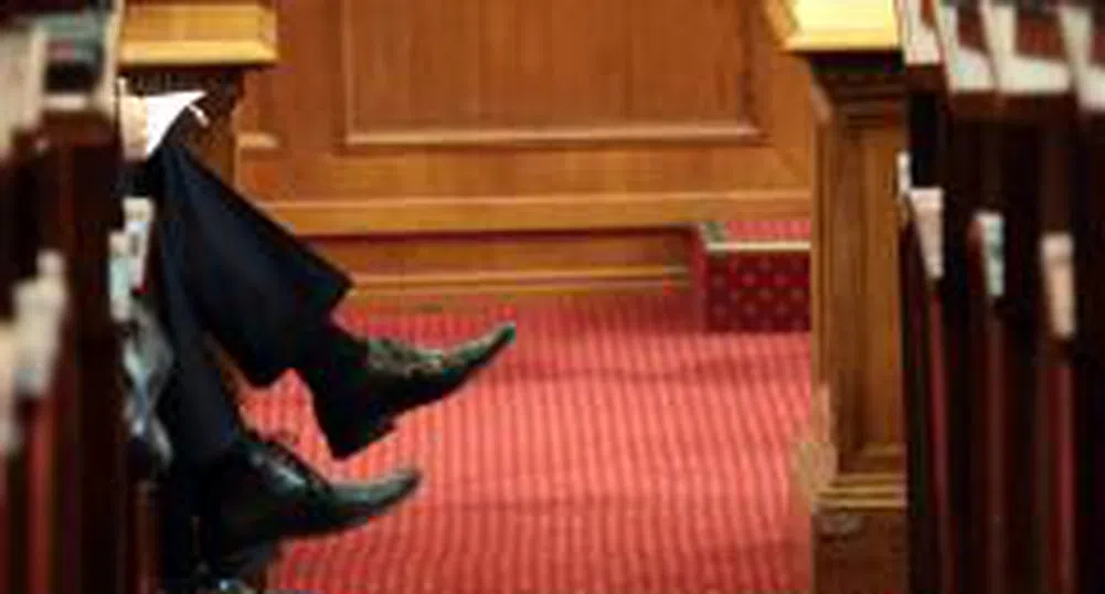 Дебат по вота на недоверие в парламента