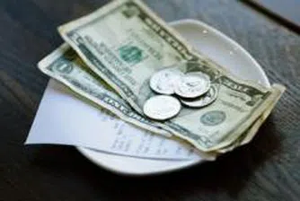 С ускорен темп растат заплатите в банковия и застрахователния сектор в Румъния