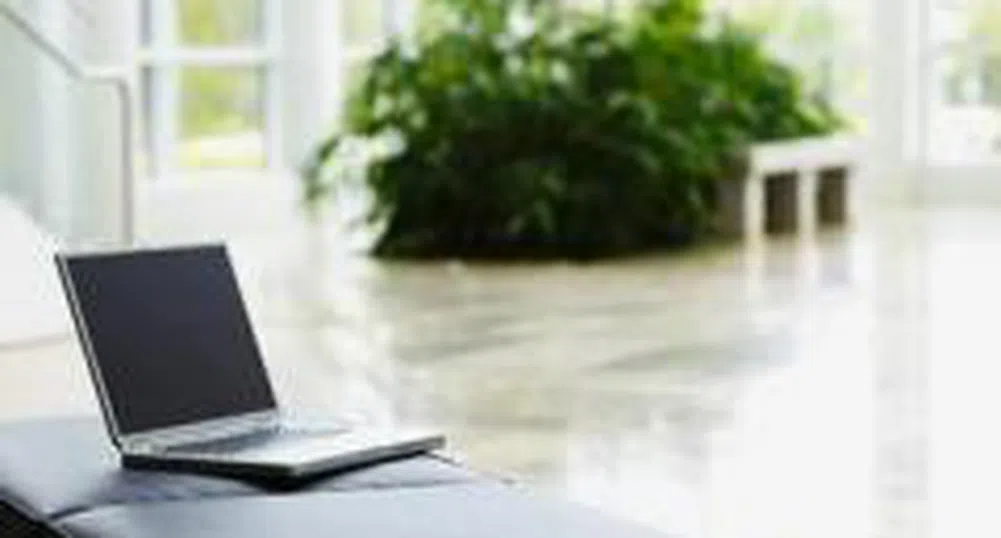 Изобретателят на Интернет жертва на виртуални мошеници