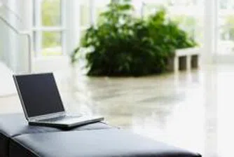 Изобретателят на Интернет жертва на виртуални мошеници