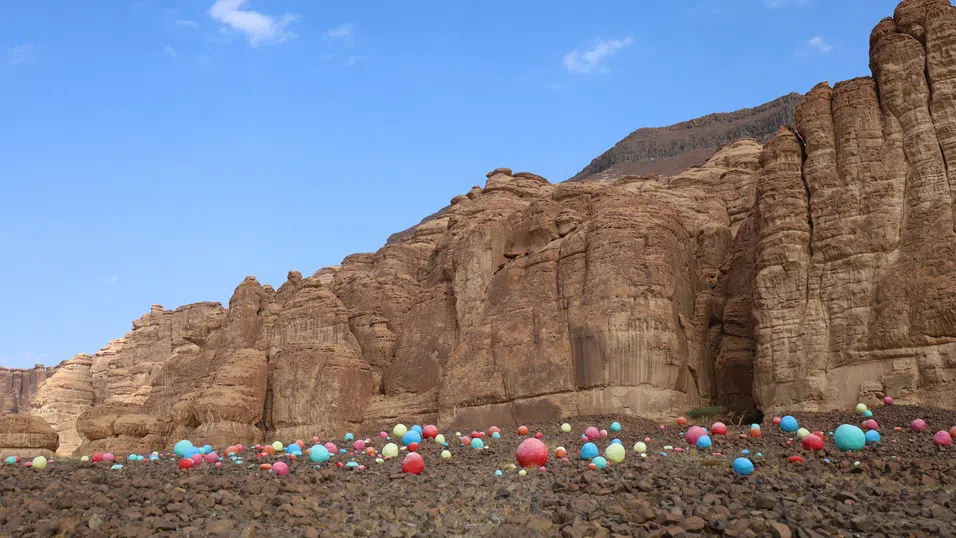 Танц в пясъците: Номадска хореография преобразява пустинята АлУла