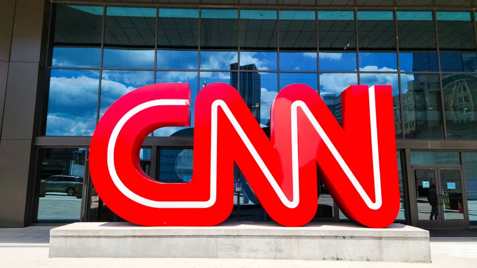 CNN съкращава стотици служители в процес на мащабна трансформация