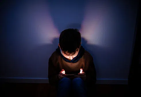 Употребата на социални мрежи при децата води до тревожност и депресия в тийнейджърска възраст, сочи проучване