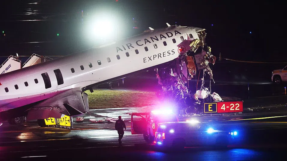 Две жертви при сблъсък на самолет на Air Canada с пожарна кола на летище в Ню Йорк