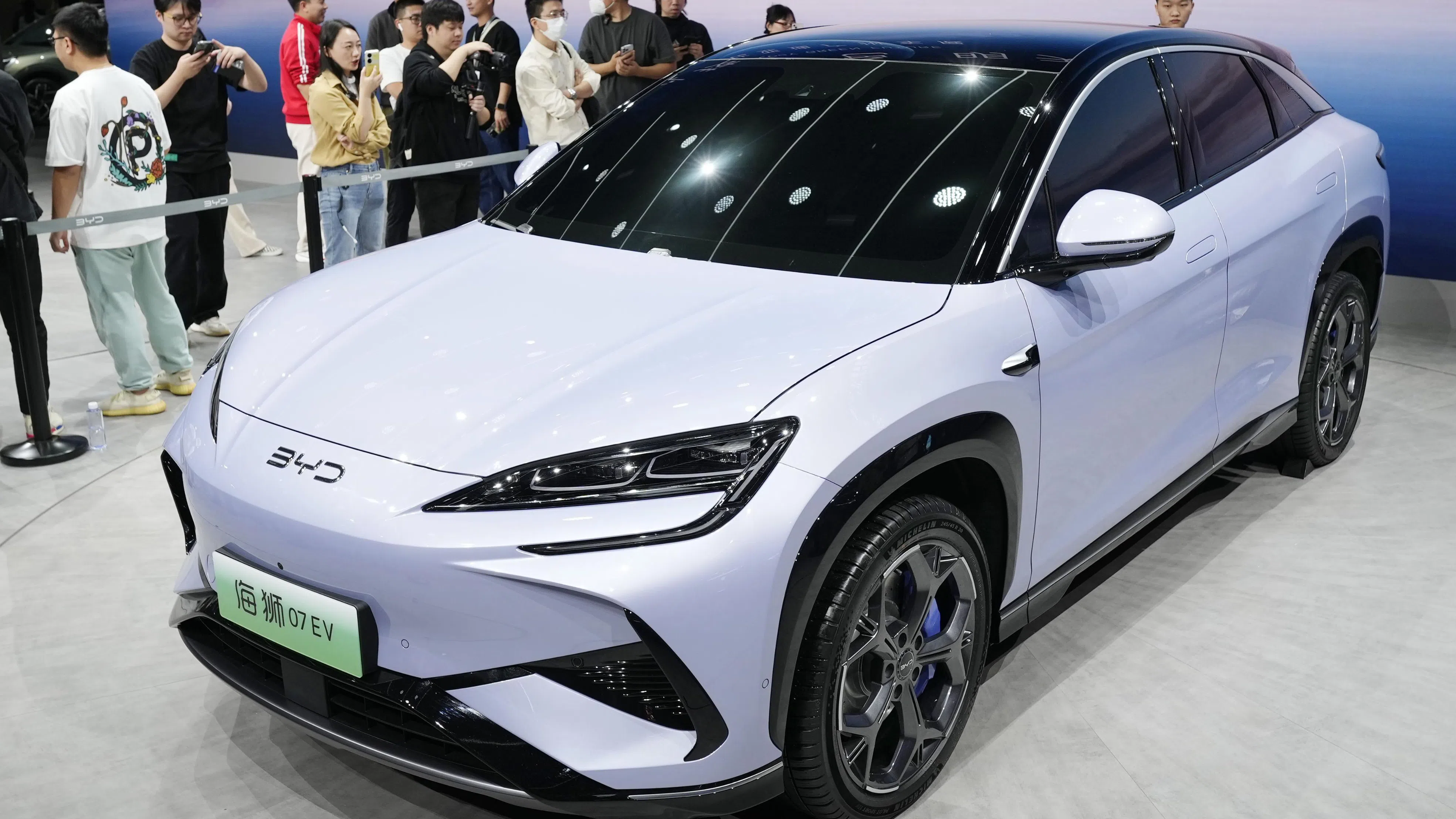 Спортен лукс и предложение за война - BYD атакува електромобилната индустрия със сюреалистичен прототип и нов SUV