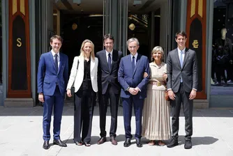 Най-сериозната задача има най-малкият от милиардерските синове – Жан, който трябва да привлече Gen Z към лукса