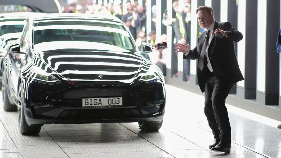 Мъск обръща гръб на DOGE след кошмарно тримесечие на Tesla