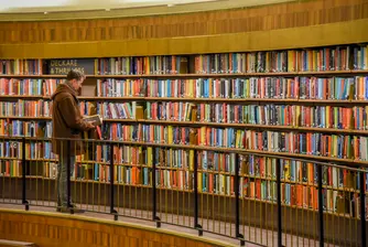 Да превръща романите в сценарии: Професията на човека, който чете по 300 книги годишно