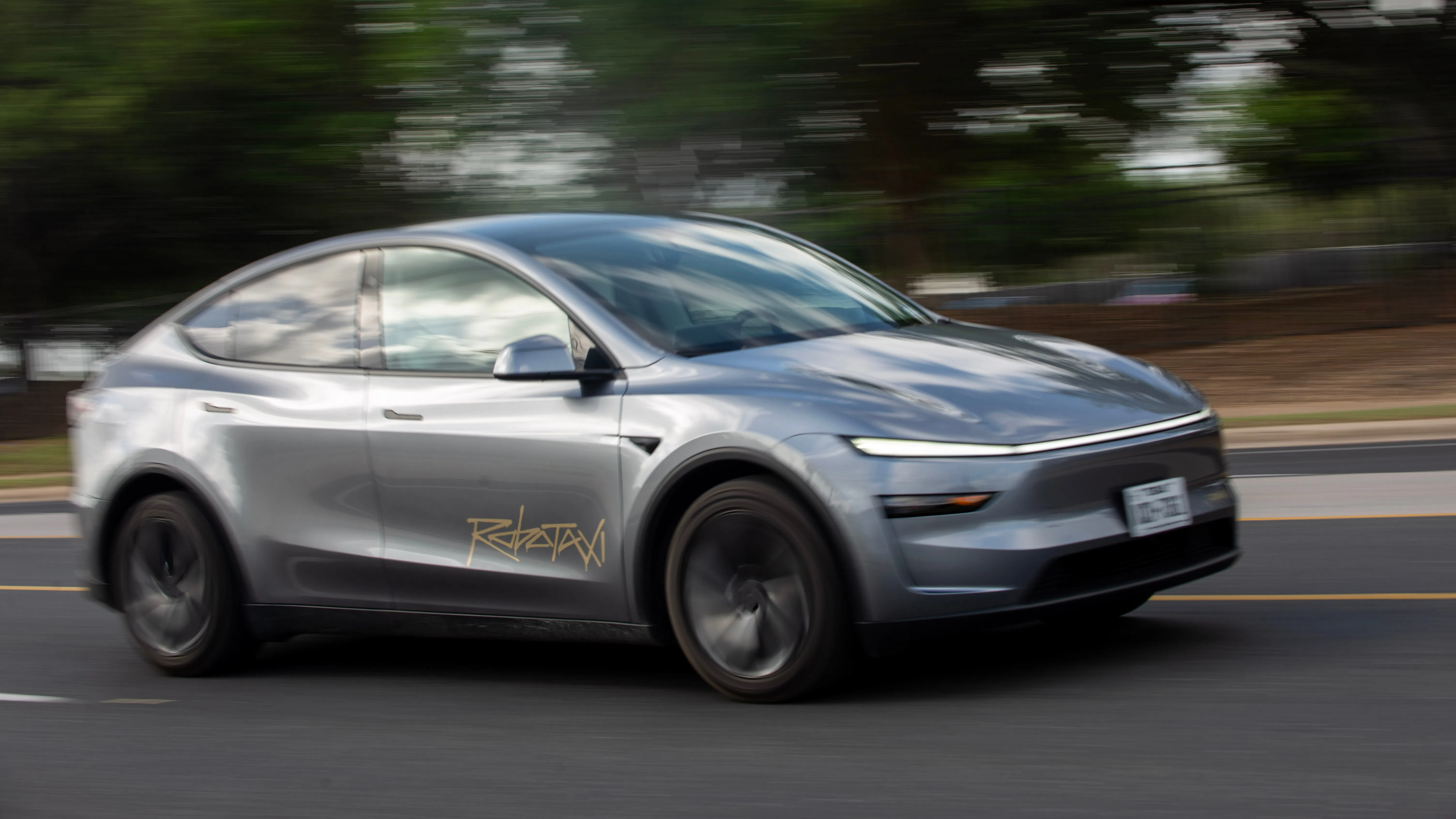 Роботакситата на Tesla официално са в експлоатация. Истинското предизвикателство за компанията започва сега