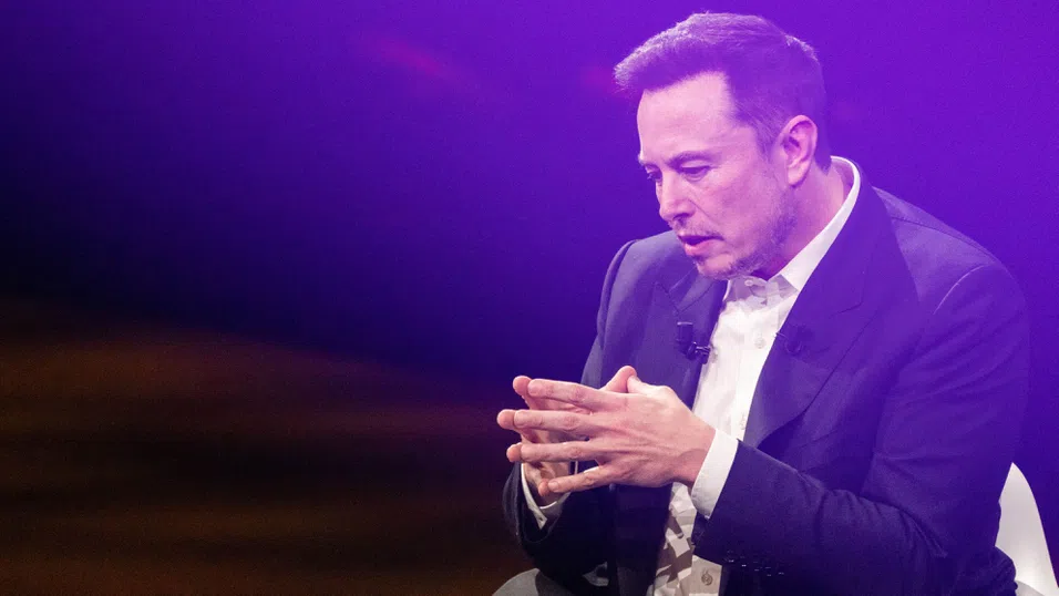 Инвеститорите в Tesla искат отговори от Мъск за новата му роля като мегадонор на Тръмп