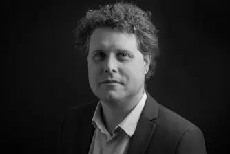 Човекът, който изпрати Нова Зеландия в Космоса, предизвиква Мъск и Безос