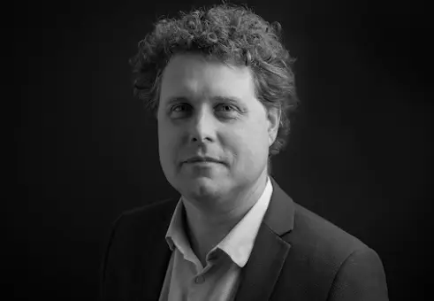 Човекът, който изпрати Нова Зеландия в Космоса, предизвиква Мъск и Безос