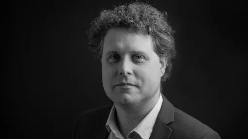 Човекът, който изпрати Нова Зеландия в Космоса, предизвика Мъск и Безос