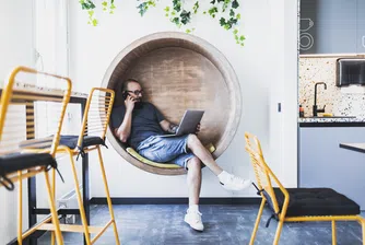 Според Лорд Роуз тази тенденция, която повечето служители одобряват, е довела до упадък в британската икономика