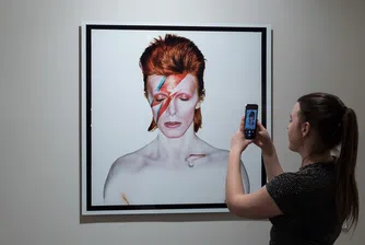 Образът на Дейвид Боуи от Aladdin Sane е готов да влезе в историята с рекордна цена
