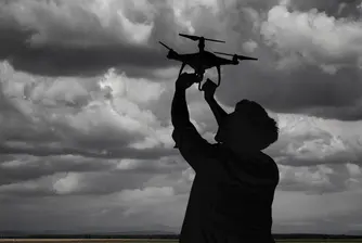 Могат ли дронове да помогнат срещу сушата? Стартъпът Rainmaker набра 100 млн. долара, за да провери