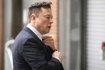 Илон Мъск иска да запази „поне силно влияние“ върху „армията от роботи“, която Tesla изгражда