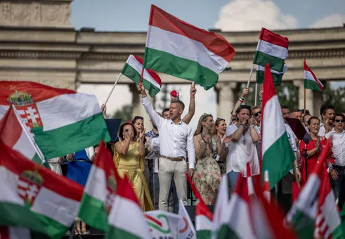 Напрежение и обвинения в измами бележат изборите в Унгария