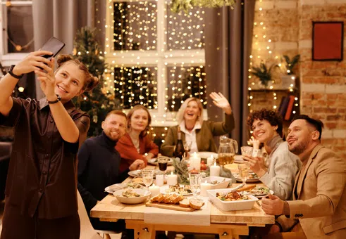 Коледна дипломация: Как да разтопите сърцата на всички с празнично послание