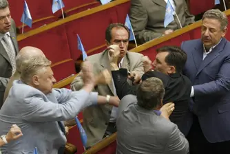 Бой с яйца в украинския парламент