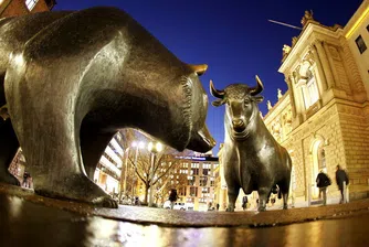 Dow Jones с нов рекорд, притесненията за спад остават