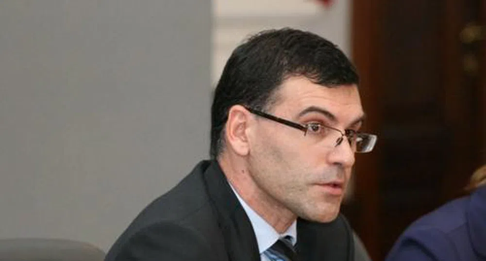 РЗС иска справка какъв гражданин е Дянков