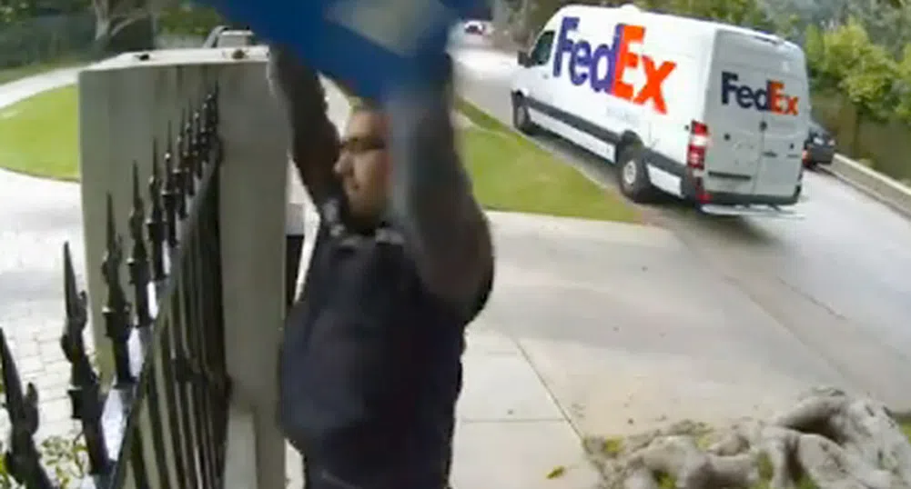 Как Fedex доставя монитори?