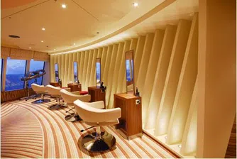 Салвадор Дали на фризьорството- уволнен от дъщеря си