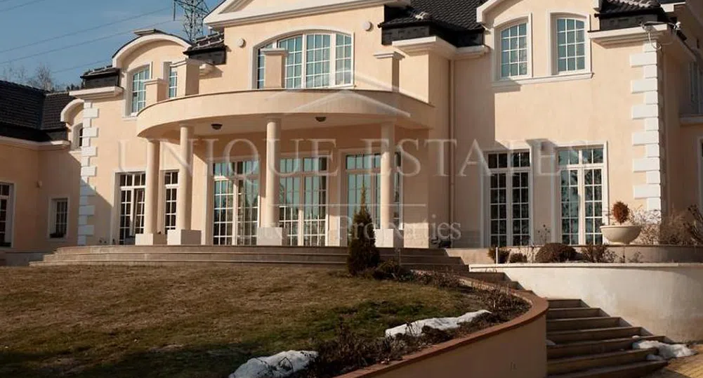 Имот на седмицата: къща със собствен парк