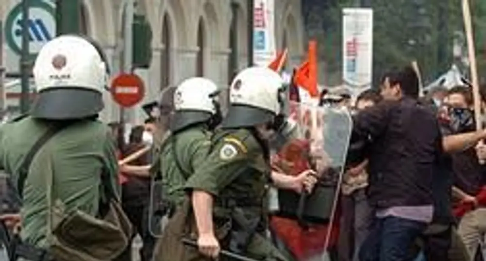 70 души арестувани при безредиците в Атина