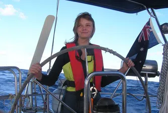 Австралийска тийнейджърка обиколи света сама с яхта