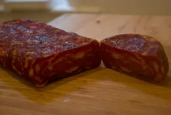 Румънец подари табели на български град заради вкусна луканка