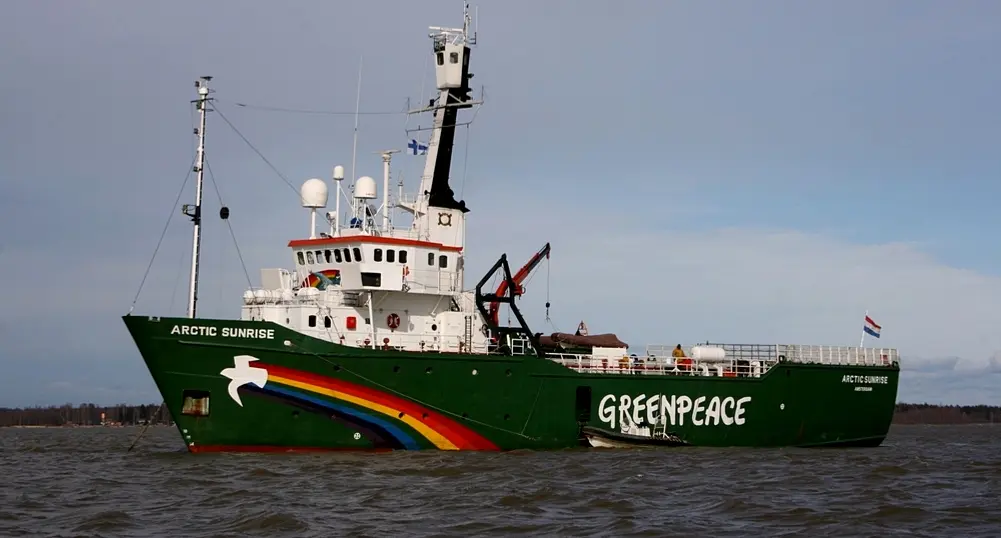 Русия конфискува кораб на Greenpeace