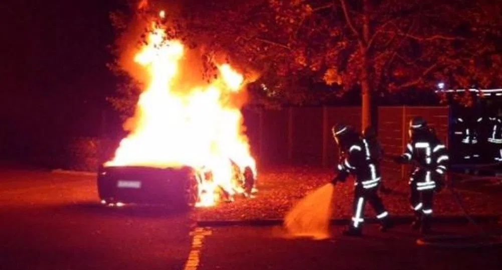 20-годишен подпали Ferrari, искал ново с парите от застраховката