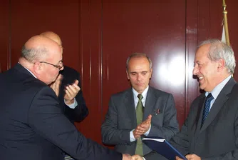 Подписаха договорите за строителство и надзор на Лот 31