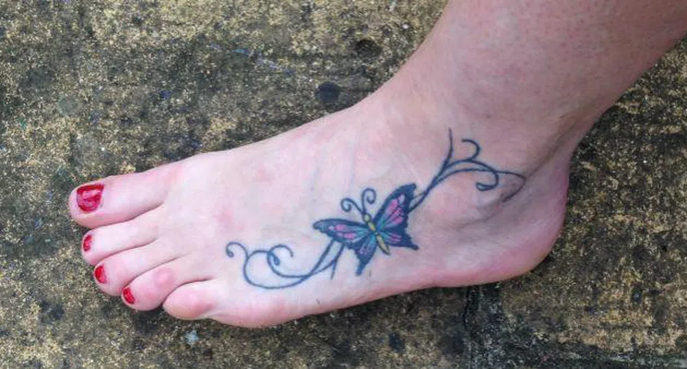 Уволнена заради татуировка?