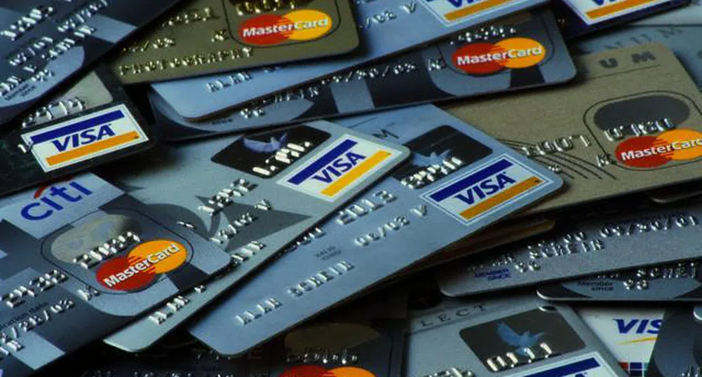 Все по-често избираме дебитните карти за разплащания