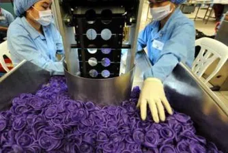 Акциите на най-големия производител на презервативи скачат с 30%