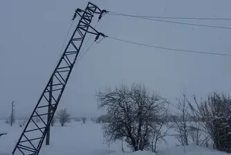 Близо 500 места в страната все още са без ток заради снега